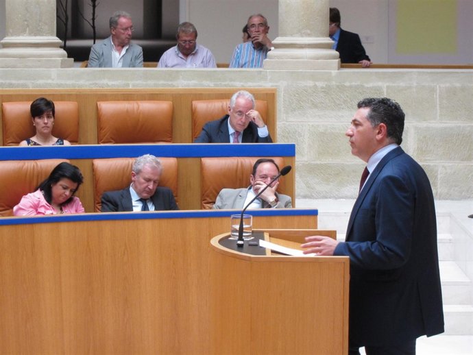 El portavoz del Grupo Parlamentario Popular, Carlos Cuevas