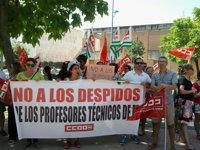 Unos 300 profesores técnicos de FP se concentran ante la Consejería por el conflicto del sector