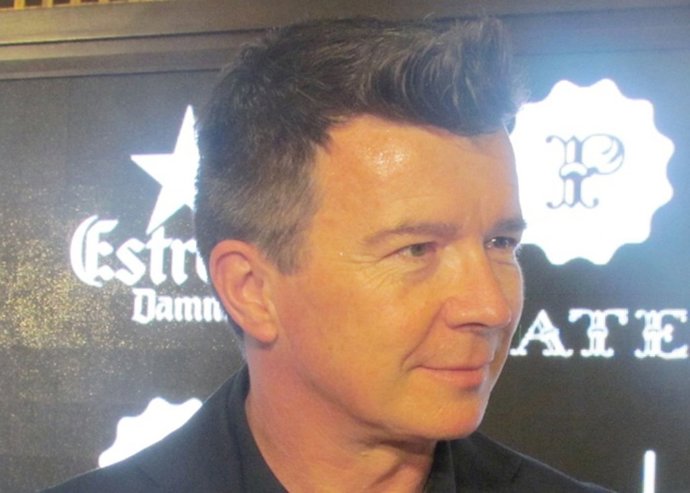 RICK ASTLEY LA ESTRELLA BRITANICA SE RINDE AL ORGULLO GAY MADRILEÑO