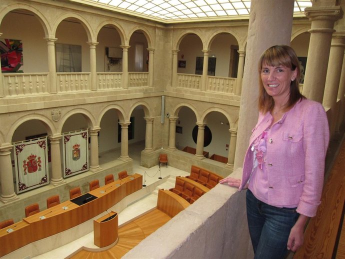 La presidenta del Parlamento de La Rioja, Ana Lourdes González