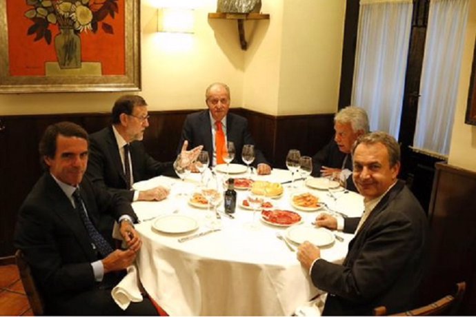 Rajoy y tres expresidentes cenan con Rey Juan Carlos