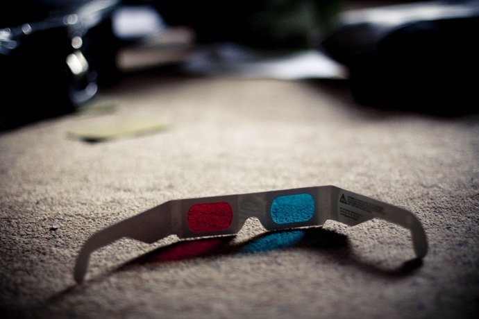 Gafas 3D en el suelo 