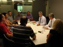El conseller de Agricultura, Jordi Ciuraneta, con los agentes rurales