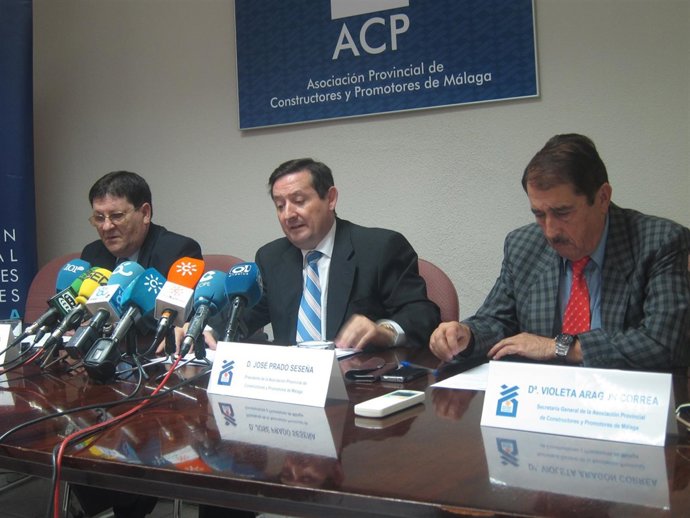 José Prados, Emilio López, presidente de ACP, y Miguel Rebollo