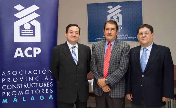 El presidente de ACP, José Prado, y el próximo, Emilio López, junto a Rebollo