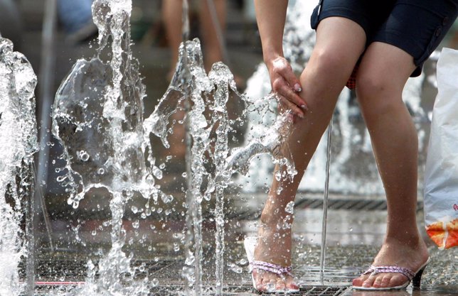 Calor, fuente, agua, refrescarse, piernas