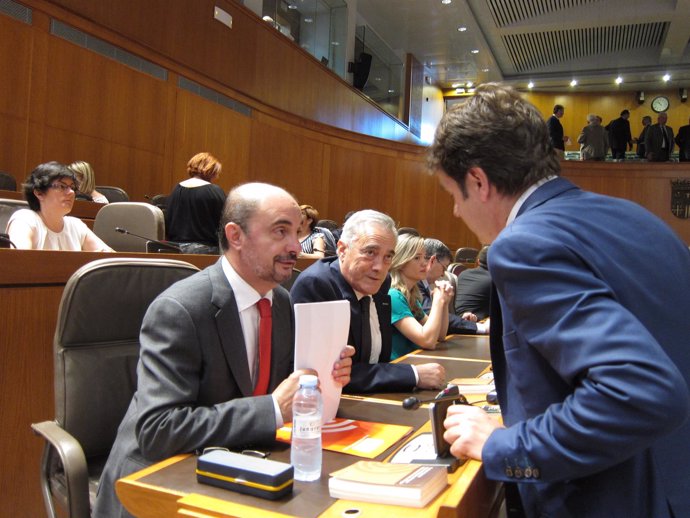 Lambán hablando con Bermúdez de Castro