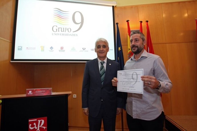 Arnáez Vadillo entrega el premio