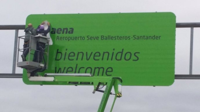 Cartel aeropuerto Seve Ballesteros-Santander