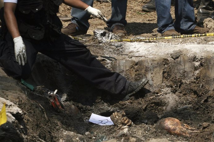 Fosa de 18 cadáveres en en México