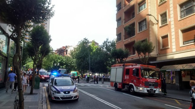 Bomberos y Ertzaintza en el lugar del fuego