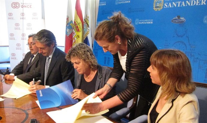 El Ayuntamiento y la Fundación ONCE firman el convenio