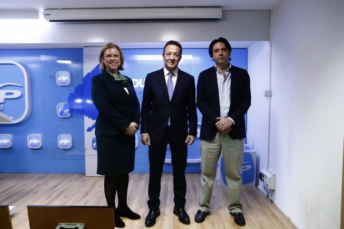 Beatriz Elorriaga,  Íñigo Henríquez de Luna y Percival Manglano