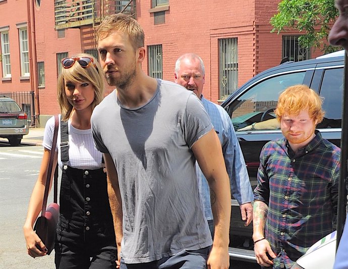 Taylor Swift y su novio paseando por Nueva York