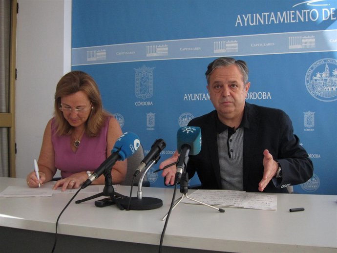 Laura Ruiz y Salvador Fuentes en la rueda de prensa