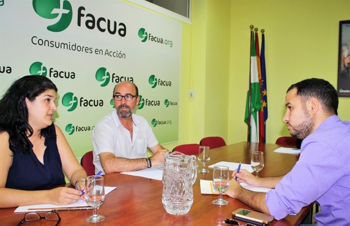 Rojas, con miembros de Facua