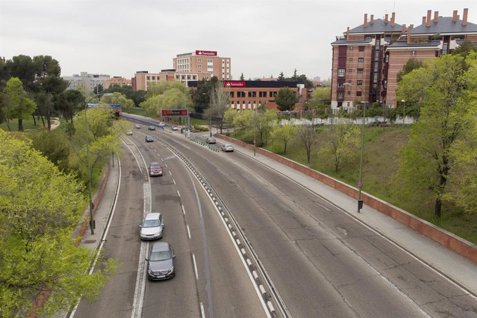 Banco Santander, banca, bancos, tráfico, coches, circulación.