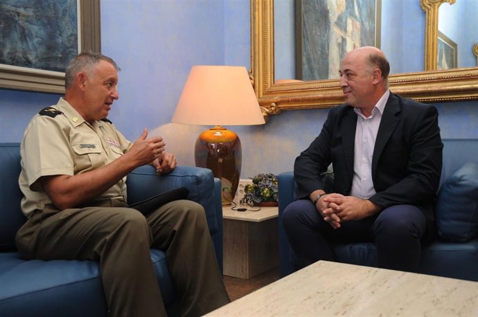 El general y el presidente en el Palacio de la Merced