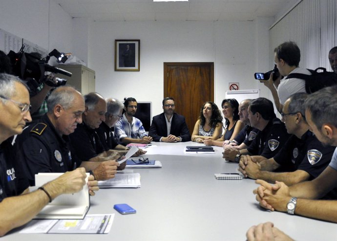 Jose Hila se reúne con la junta de mandos de la Policía Local