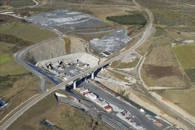 Nota De Prensa Y Fotos: Adif Alta Velocidad Concluye La Perforación Del Túnel De