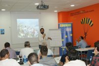 Los emprendedores deben convertir al cliente en el centro de desarrollo de su negocio