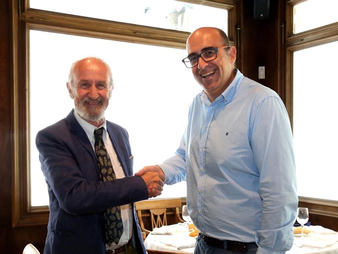 Firma del convenio entre la Academia Aragonesa de Gastronomía y HORECA.