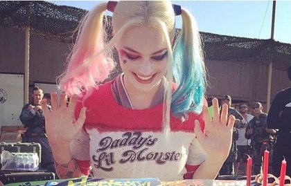 Suicide Squad: Margot Robbie celebra su cumpleaños con una tarta de Harley  Quinn