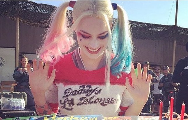 Suicide Squad: Margot Robbie celebra su cumpleaños con una tarta de Harley Quinn