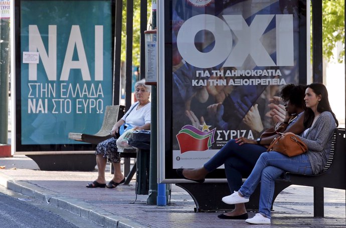 Carteles a favor del 'No' (Oxi) y el 'Sí' (Nai) en el referéndum de Grecia