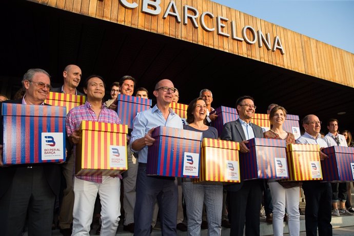 Bartomeu entrega firmas para ser candidato a presidencia del Barcelona