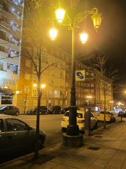Farola con luz en Oviedo