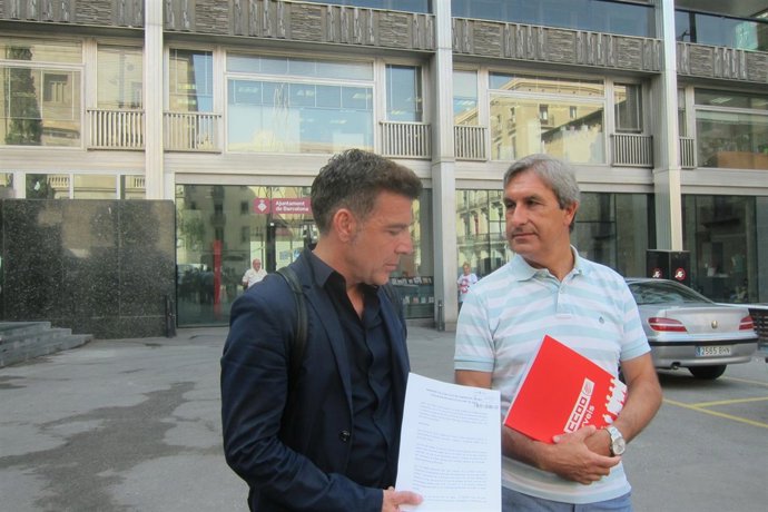 Ó.López (UGT) y L.Jiménez (CC.OO.) tras registrar el manifiesto