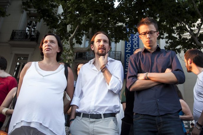 Carolina Bescansa, Pablo Iglesias e Íñigo Errejón