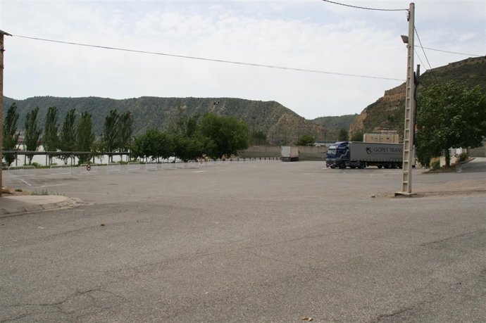 Mequinenza reordena la zona destinada a aparcamiento de camiones