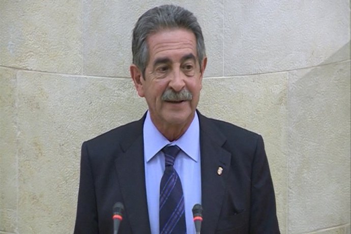 Revilla señala educación y sanidad como prioridades