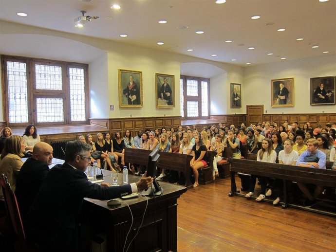 Presentación de los cursos de verano de español para extranjeros. 