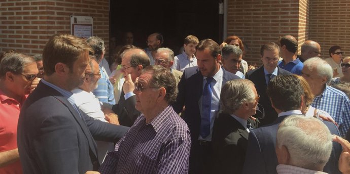 Suárez, Juan Vicente Herrera y Óscar Puente tras el funeral por Ángel Velasco