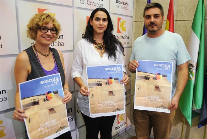 Ruz, Benavides y Moreno con el cartel de Scarpia