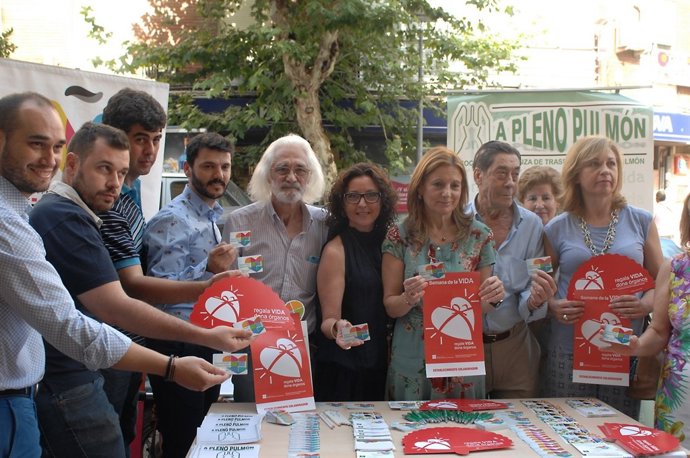 Baena (centro), en la promoción de la donación en el CCA La Viñuela