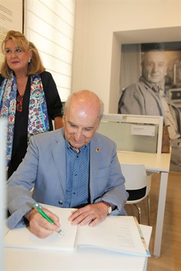 El pintor madrileño Jesús González de la Torre dona obra al museo unicaja ronda