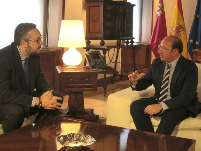 Víctor Martínez, portavoz PP Asamblea con presidente Gobierno en San Esteban