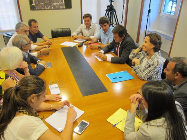 Reunión entre IU y PSOE en la Junta General