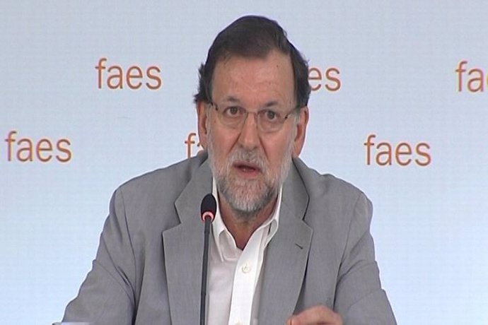 Rajoy acusa al PSOE de ser "títere de radicales"