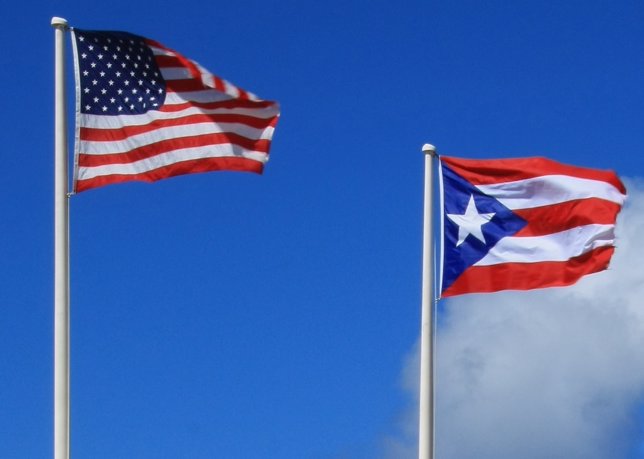 banderas de EEUU y Puerto Rico