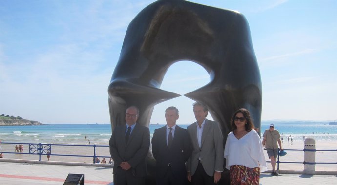 Inauguración de la muestra de esculturas de Henry Moore