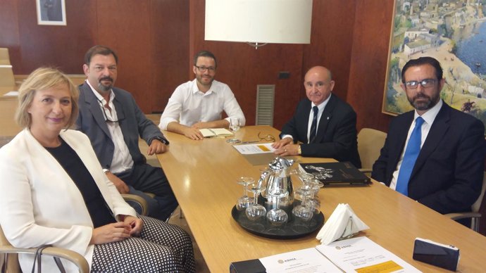 Renión de Hila con  Asima