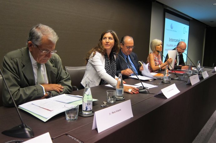 Mesa redonda 'Intercanvis 2015'