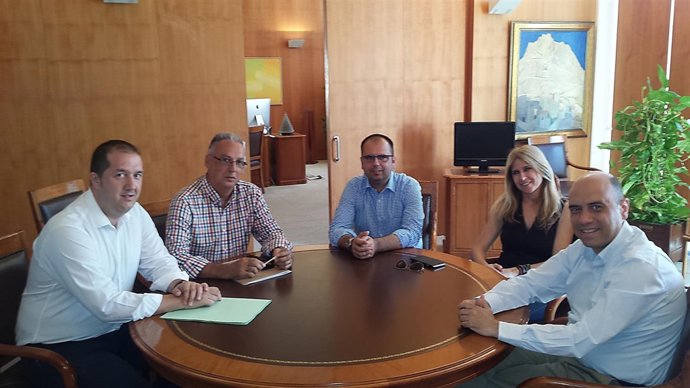 Echávarri, primero por la derecha, y Martínez, primero por la izquierda