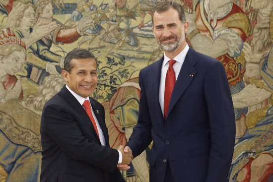 Reyes de España reciben al presidente de Perú y a 
