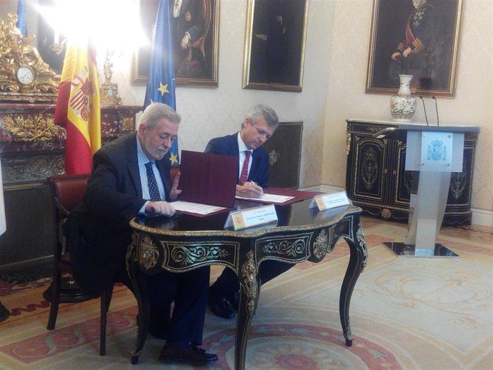 Firma de convenio entre Xunta y Estado